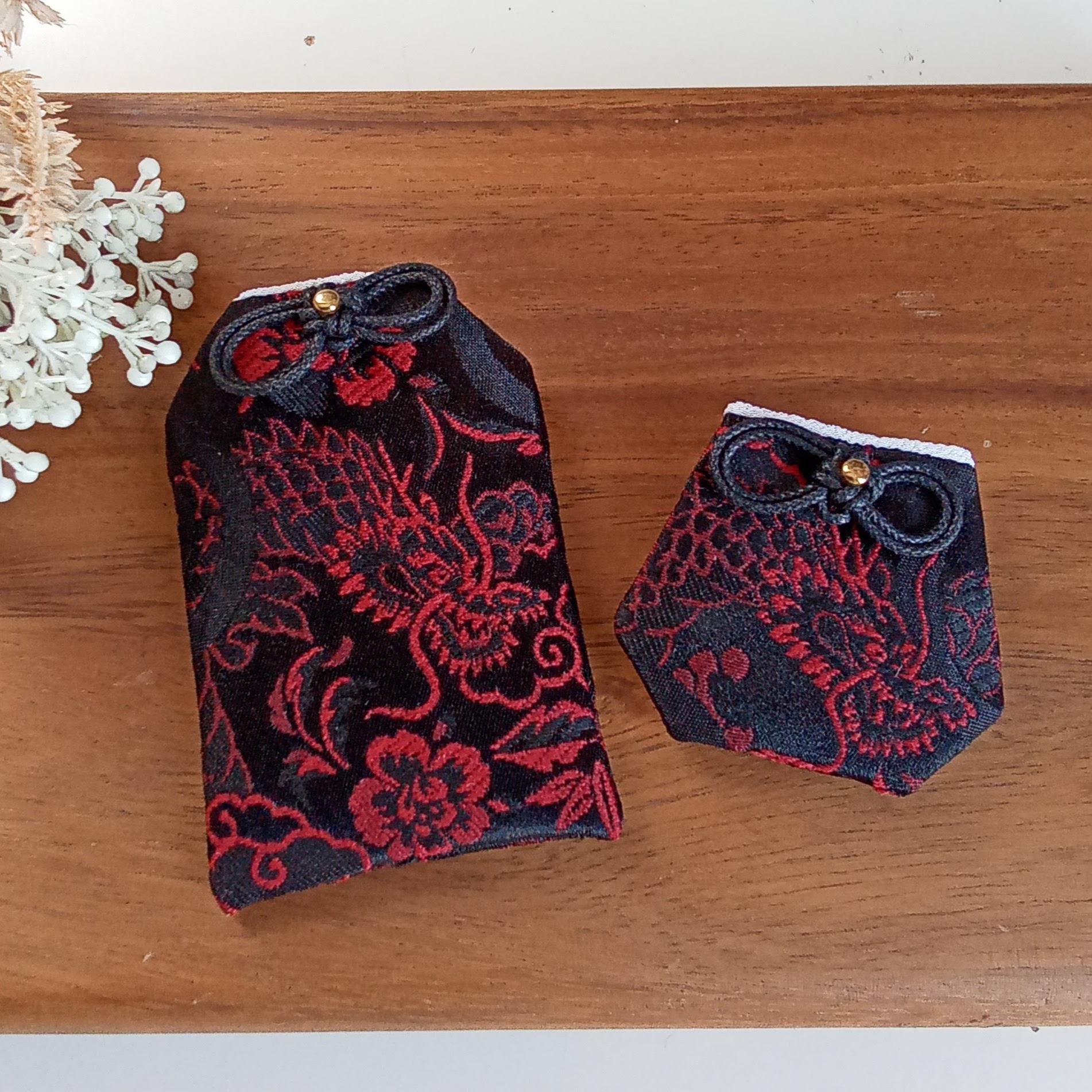 ❁新作❁　お守り袋　金襴　✠龍虎柄(ブラック＆レッド)✠　 セット売りもあります